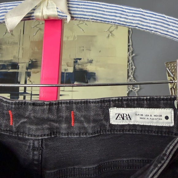 Zara Washed Black Flare Jeans Size 6 Mid Rise Stretch 32.5” Inseam✨ - Picture 2 of 3